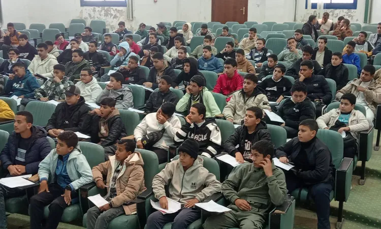 وسط حضور طلابي حاشد.. انطلاق مبادرة المراجعة النهائية للشهادة الاعدادية