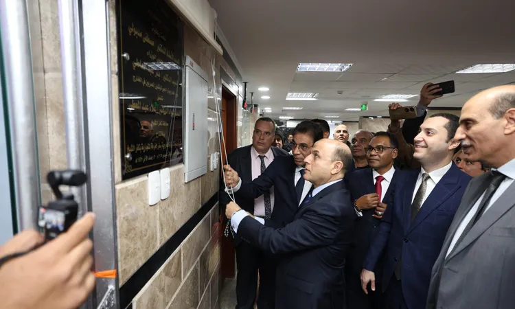 محافظ كفر الشيخ ومساعد وزير الخارجية يطلقان مكتب التصديقات الجديد بالغرفة التجارية