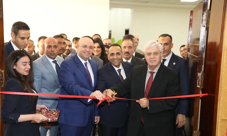 محافظ بني سويف ووزير التعليم العالي يفتتحان قاعة الاحتفالات الكبرى بمجمع المعاهد العليا