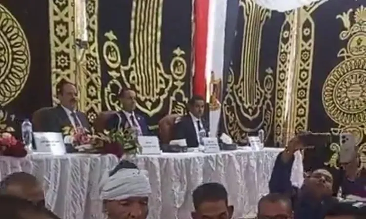 أمن ببني سويف تُنهي خصومة ثأرية بين عائلتي منجود والحسينية منذ 8 سنوات.. صور