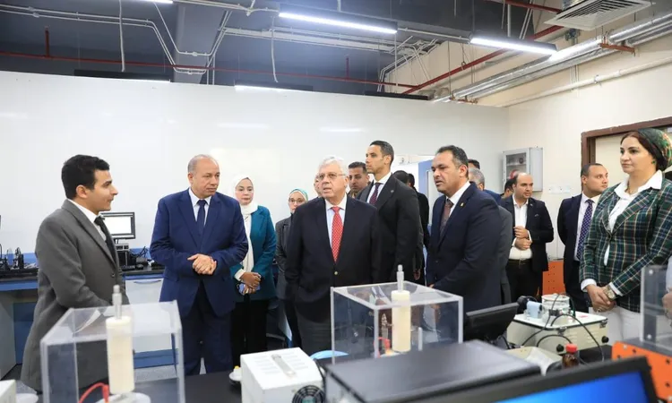 وزير التعليم العالي: مسار الجامعات الأهلية حظي بدعم كبير من القيادة السياسية