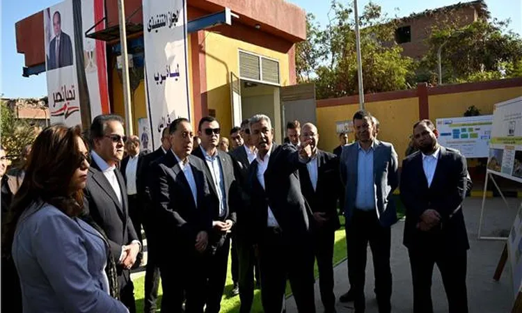 رئيس الوزراء يتفقد محطة رفع «الفهميين» للصرف الصحي