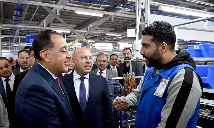 شاب لرئيس الوزراء: غيرت مساري.. وسعيد بعملي بمصنع ليوني مصر