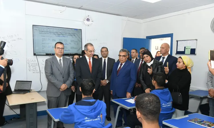 وزير الاتصالات: المهنيين المستقلين بإمكانهم تحقيق 10 دولار شهريا