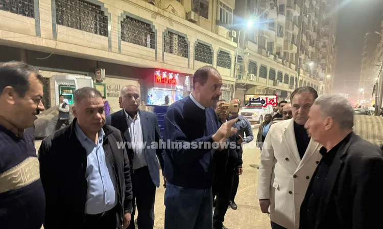 توبيخ علني بسبب الإشغالات.. محافظ سوهاج لرئيس حي: هو أنا أنزل أعمل شغلك؟