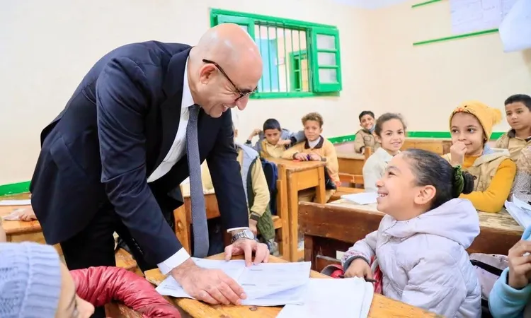 وزير التعليم يجري زيارة مفاجئة لمدارس ببا وسمسطا في بني سويف لمتابعة انتظام العملية التعليمية