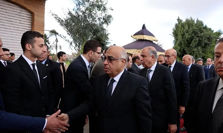 وزير العدل يؤدي العزاء في المستشارين ضحايا حادث المنيا (صور)