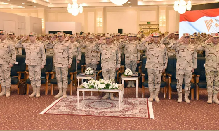 وزير الدفاع يلتقي بمقاتلي قوات حرس الحدود ويكرم عددًا من المتميزين