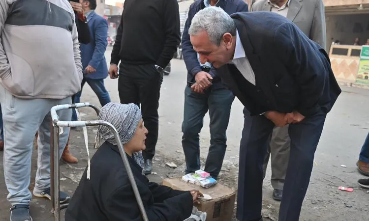 محافظ الغربية يستجيب لشكوى سيدة مسنة بالمحلة ويوفر لها كرسيًا متحركًا ومساعدة إنسانية