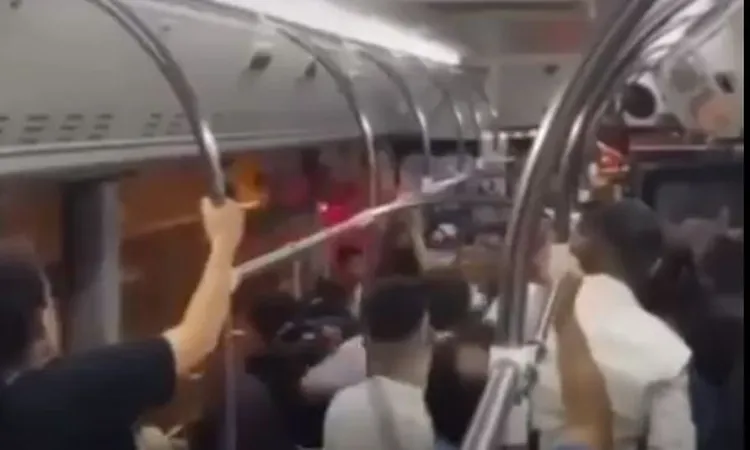 بعد ساعات من توجيه زوجة «الشرع» الشكر لتركيا.. أتراك يطردون سوريات وأطفالهن من حافلة عامة (فيديو)