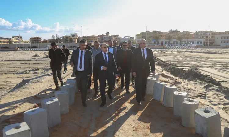 محافظ كفر الشيخ يتفقد أعمال إنشاء 11 مشاية جديدة بشواطئ بلطيم