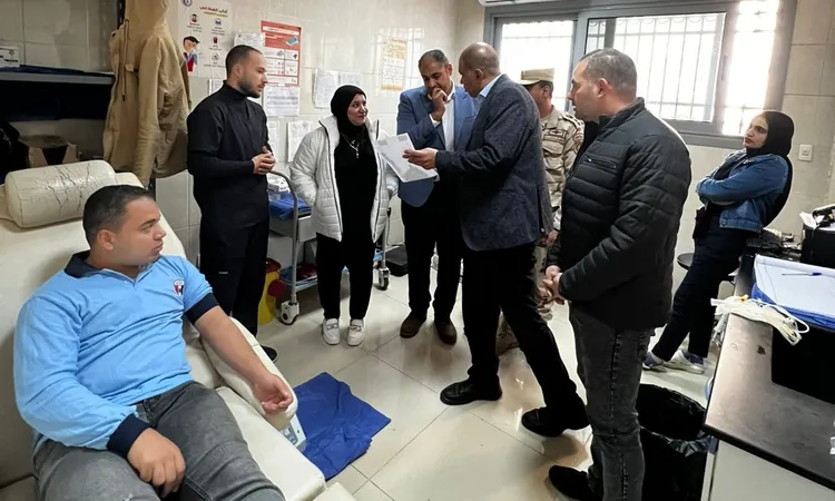 طلاب التربية العسكرية بجامعة كفر الشيخ يواصلون مشاركتهم بحملة التبرع بالدم لمستشفى الجامعة