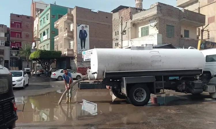 البحر الأحمر تفعل حالة الطوارئ لسحب مياه الأمطار بالغردقة