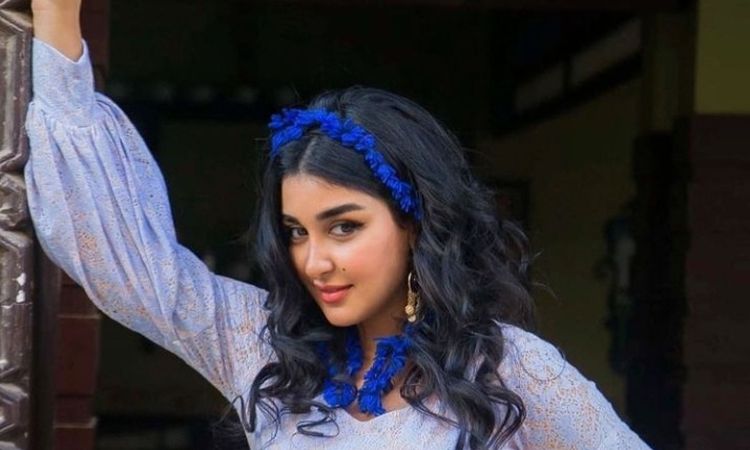 جيهان خليل تدافع عن منى زكي بعد الهجوم على فيلم “الست”: “بلاش نحكم قبل ما نتفرج”