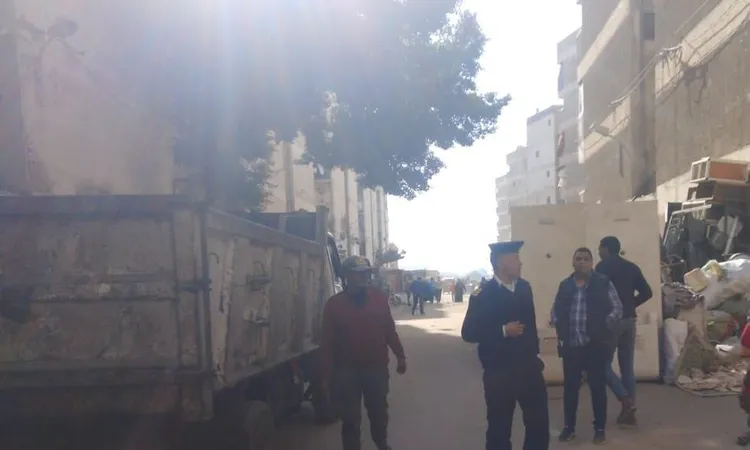 شرطة البيئة تشن حملة أمنية مكبرة لمكافحة النباشين ورفع المخلفات بمساكن القلعة برمل ثانٍ في الإسكندرية