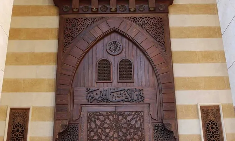 هل يجوز غلق العين في الصلاة من أجل الخشوع؟.. أمين الفتوى يجيب