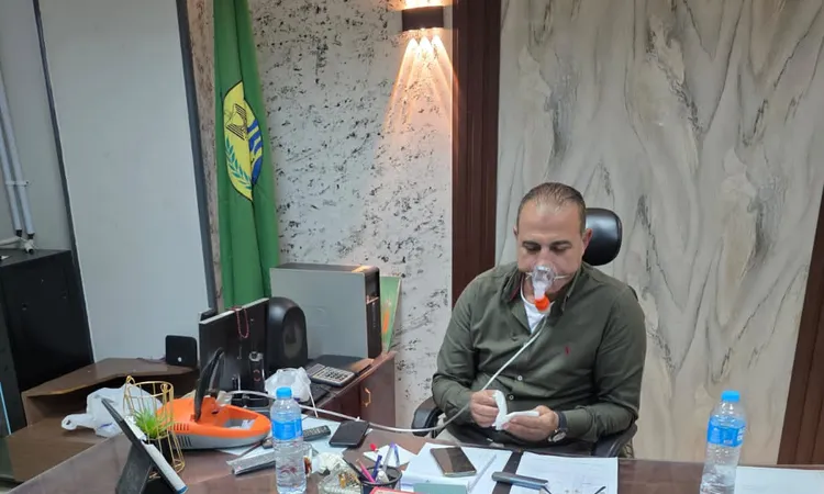 رئيس مدينة القصاصين الجديدة على جهاز الأكسجين.. ويرفض مغادرة المدينة لمتابعة حريق مزرعة عزبة الكوع