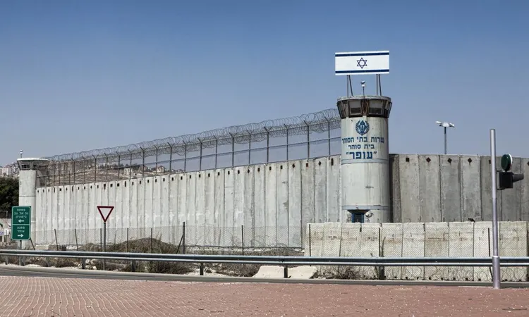 انتهاكات جسيمة بحق الأسرى الفلسطينيين داخل السجون الإسرائيلية وسط تصاعد السياسات العقابية