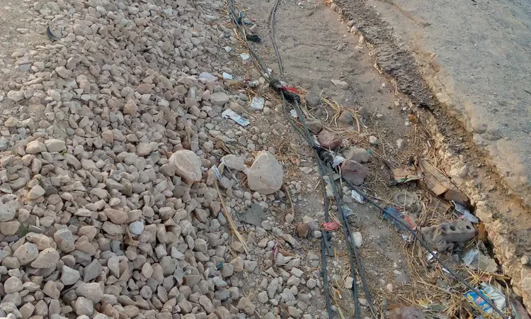 وسط العقارب والتعابين.. أهالي حاجر الجبل بقنا يعيشون “عهد ما قبل الكهرباء” منذ عامين