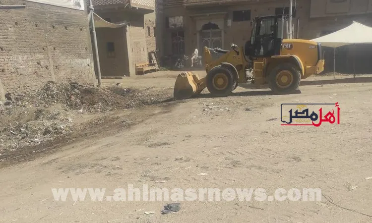 كارثة إدارية بالوحدة المحلية لمركز أبو تشت في قنا.. قائد اللودر طفل 12 عاما