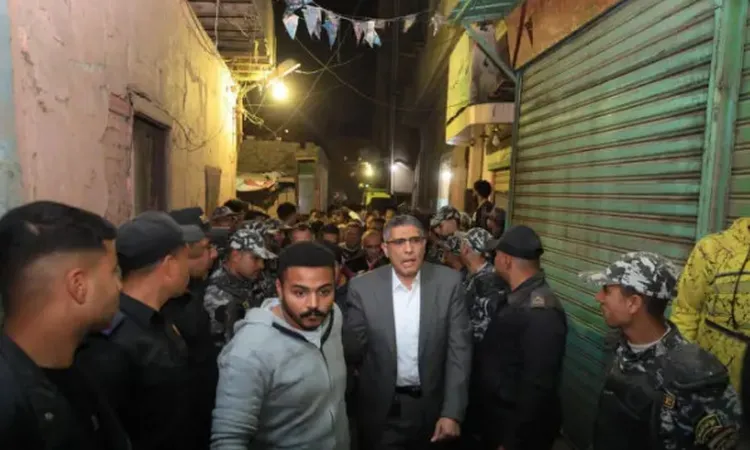 محافظ الجيزة خلال تفقد عقار إمبابة المنهار: سلامة المواطن في مقدمة الأولويات