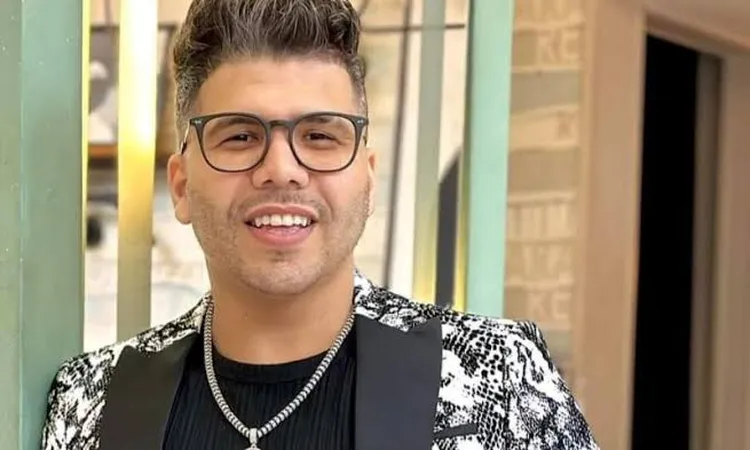 عمر كمال ينفجر غاضبًا: “بتسألوني نحط شهادتكم فين؟!.. وقت ما كنتوا في الجامعة أنا كنت بشتغل عشان آكل”