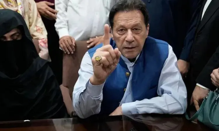 السجن 17 سنة لعمران خان وزوجته في قضية فساد
