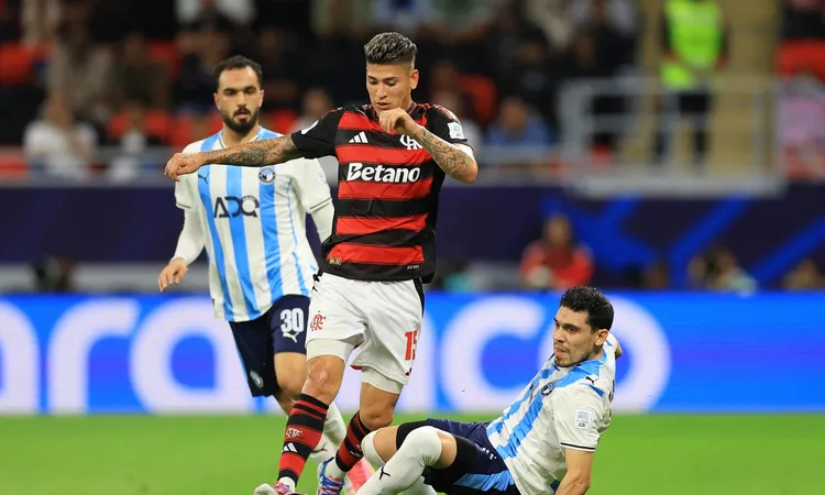 فلامنجو البرازيلي يتفوق على بيراميدز 2-0 ويتأهل لمواجهة باريس سان جيرمان في نهائي كأس القارات