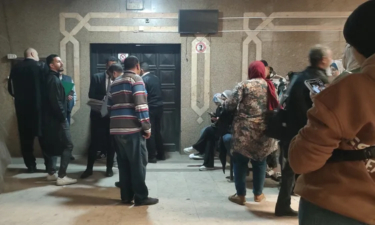 وصول المتهم بإنهاء حياة زميله وتقطيعه بالمنشار لمجمع محاكم الإسماعيلية