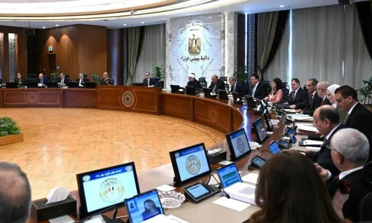 رئيس الوزراء يتابع الموقف التنفيذى لمشروعات تطوير قطاع الغزل والنسيج