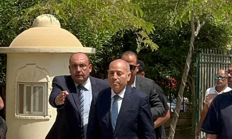 محافظ القاهرة يتفقد عددًا من اللجان الانتخابية للاطمئنان على سير العملية الانتخابية