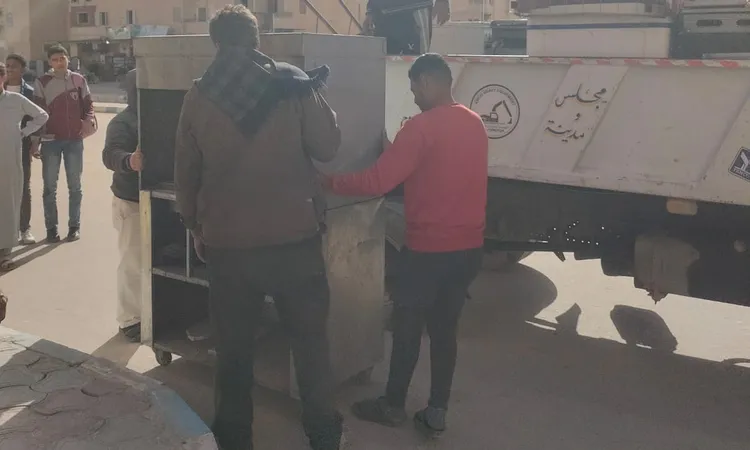 ضبط أوناش وحفارات بناء ومصادرة 3011 حالة اشغالات مخالفة وتحرير 226 محضر بمطروح