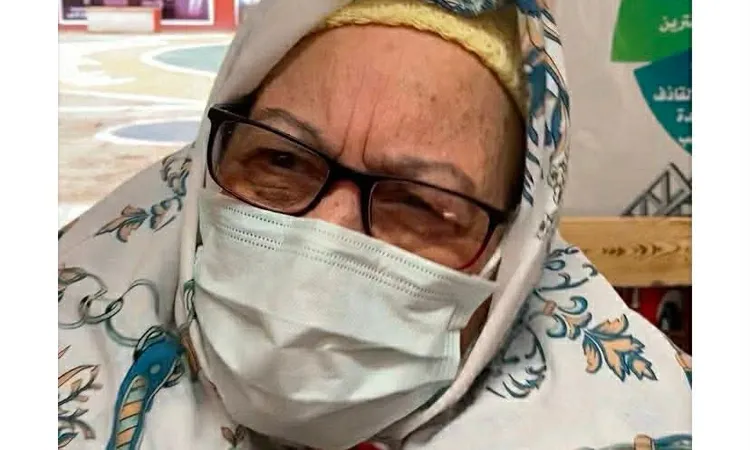 مسنة أمام لجنتها الانتخابية ببورسعيد: حبيبى يا اللى أنا أنتخبتك ، أمانة عليك يا ابنى راعى المسنين