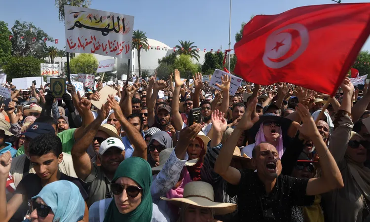 احتجاجات في تونس ضد قيس سعيّد مع تصاعد زخم المجتمع المدني والمعارضة