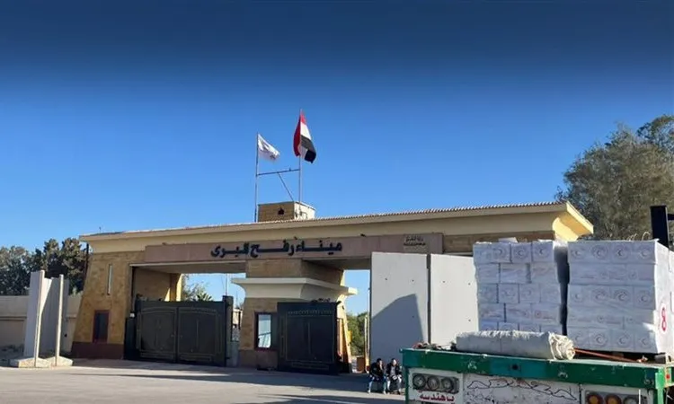 الهلال الأحمر: إرسال 280 ألف سلة غذائية و55 ألف قطعة ملابس شتوية إلى الأشقاء الفلسطينيين