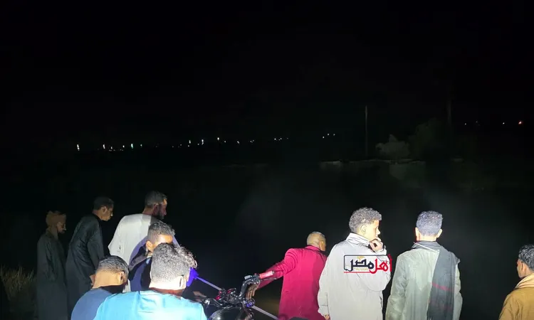 انقلاب سيارة ميكروباص من علي كوبري بقرية الجبلاو بمجرى مائي في قنا