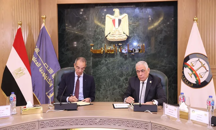 وزير الاتصالات والنائب العام يوقعان بروتوكول تعاون لتنفيذ 10 مشروعات لتطوير وتحديث منظومة التحول الرقمي
