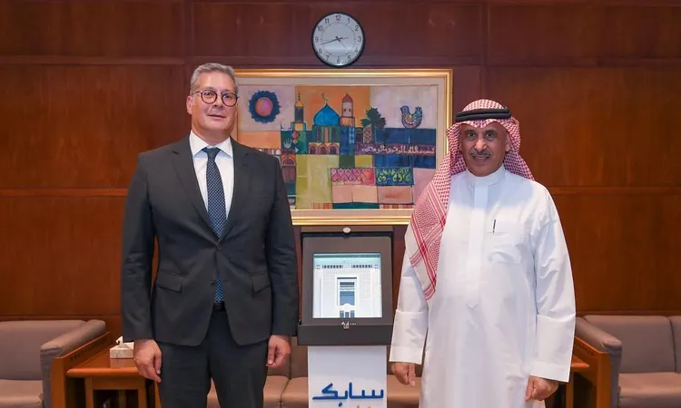 وزير البترول يبحث التعاون في مجال البتروكيماويات مع الرئيس التنفيذي لشركة سابك