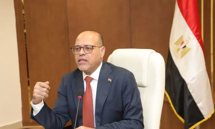 تنفيذًا لتوجيهات الرئيس السيسي.. وزير العمل يعتمد 2 مليون و990 ألف و834 جنيهًا للرعاية الاجتماعية والصحية وإعانات الحوادث لـ408 عمال في 25 محافظة