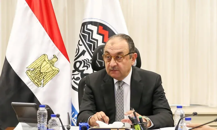 وزير قطاع الأعمال يجتمع بمسؤولي مركز المعلومات لمتابعة عدد من ملفات العمل