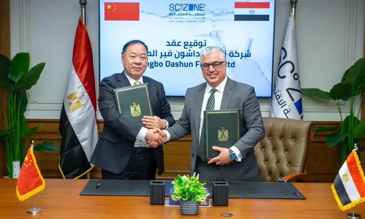 رئيس اقتصادية قناة السويس يوقع عقد مشروع شركة “Ningbo Dashun Fur” الصينية لمنسوجات المايكروفايبر بالقنطرة غرب