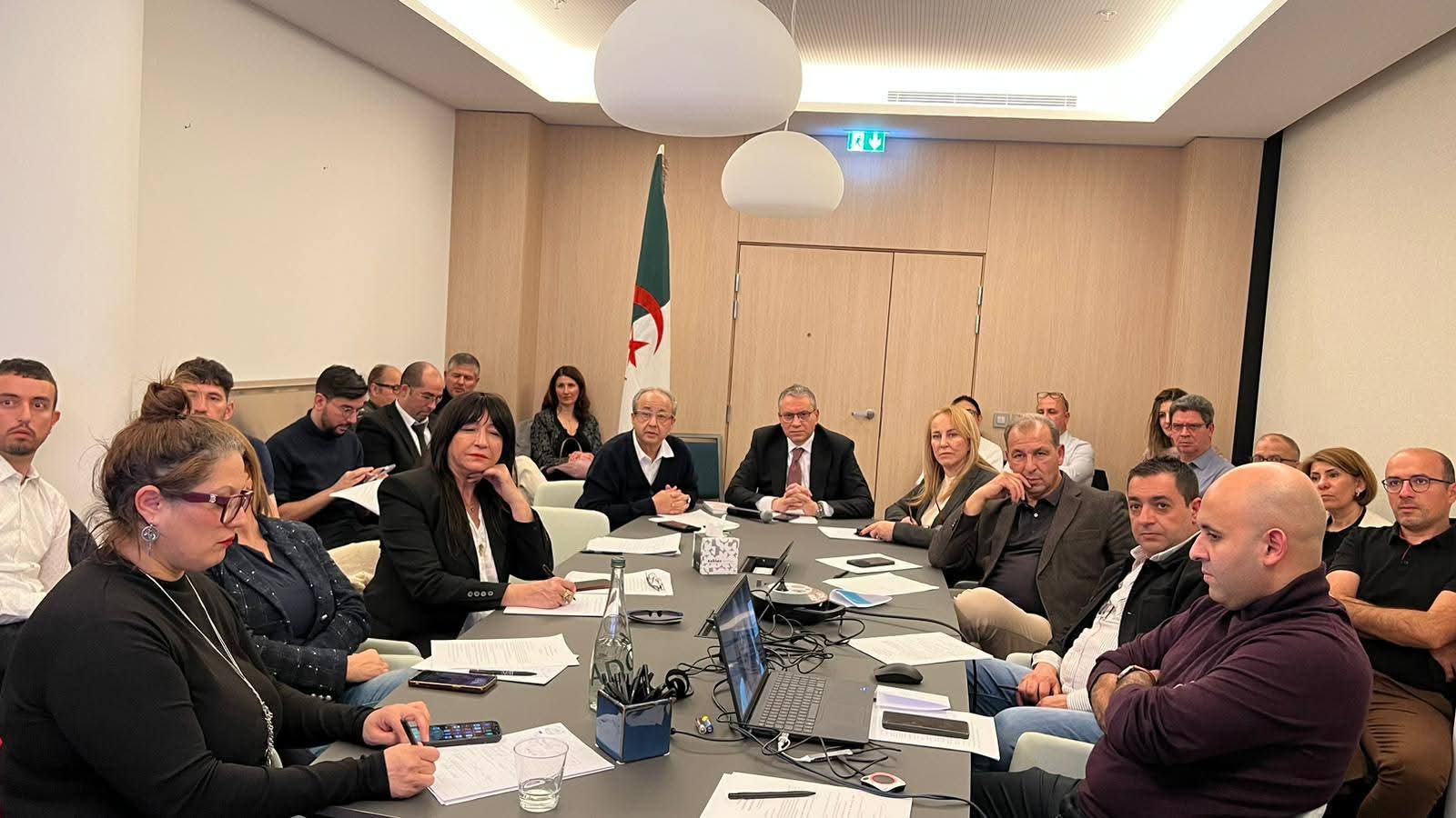 سفيان شايب يقود لقاء هام لانخراط الجالية الجزائرية في الاقتصاد الوطني