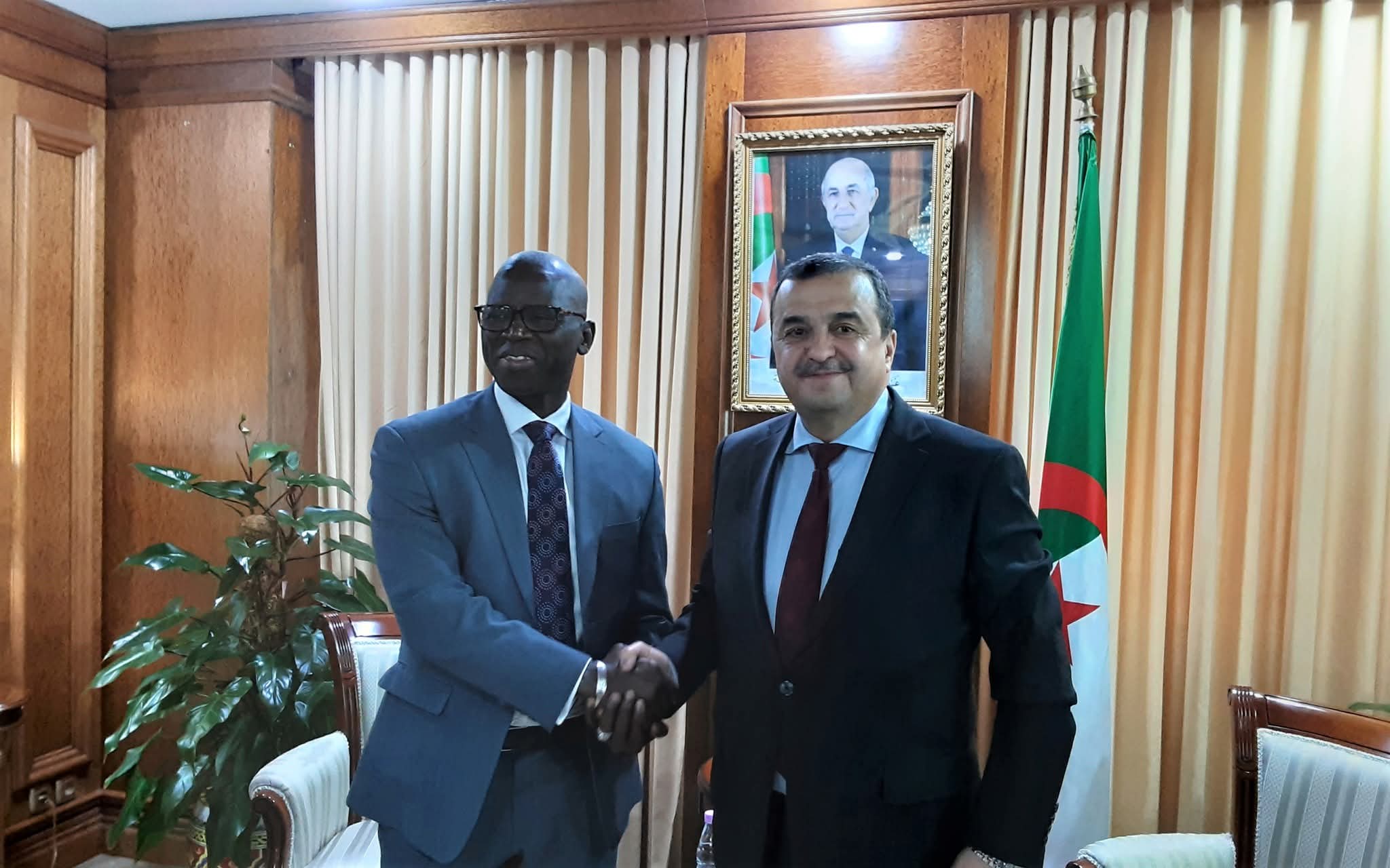 الوزير عرقاب يعرض دعم هذه المشاريع و التحول الطاقوي في الجزائر