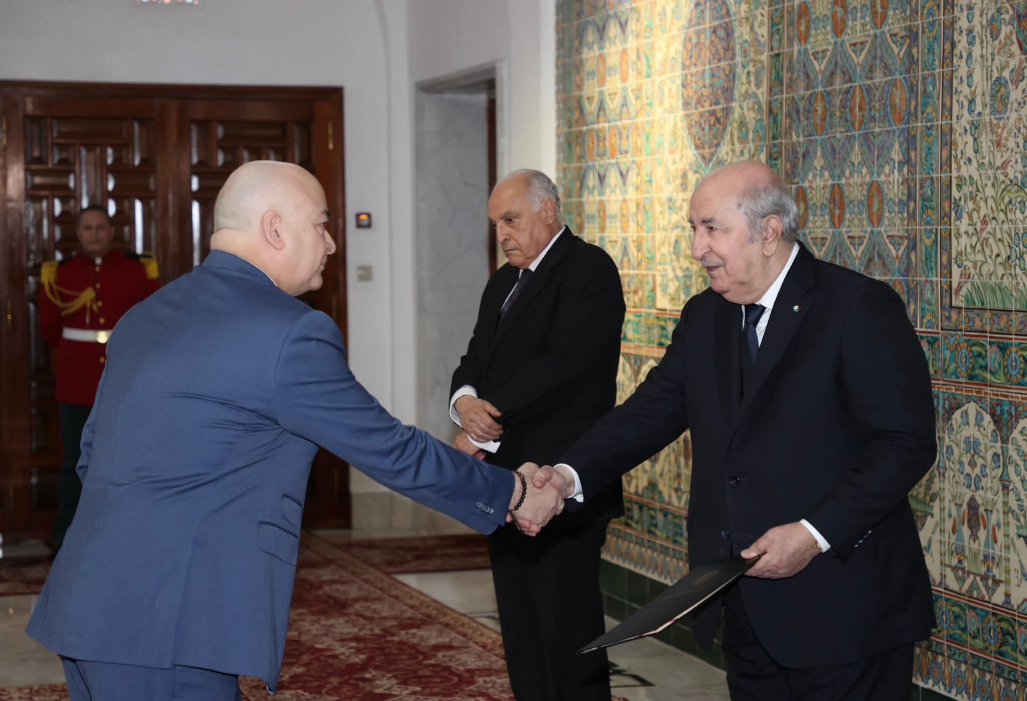 الرئيس تبون يشرف على مراسم تقديم أوراق اعتماد 5 سفراء جدد