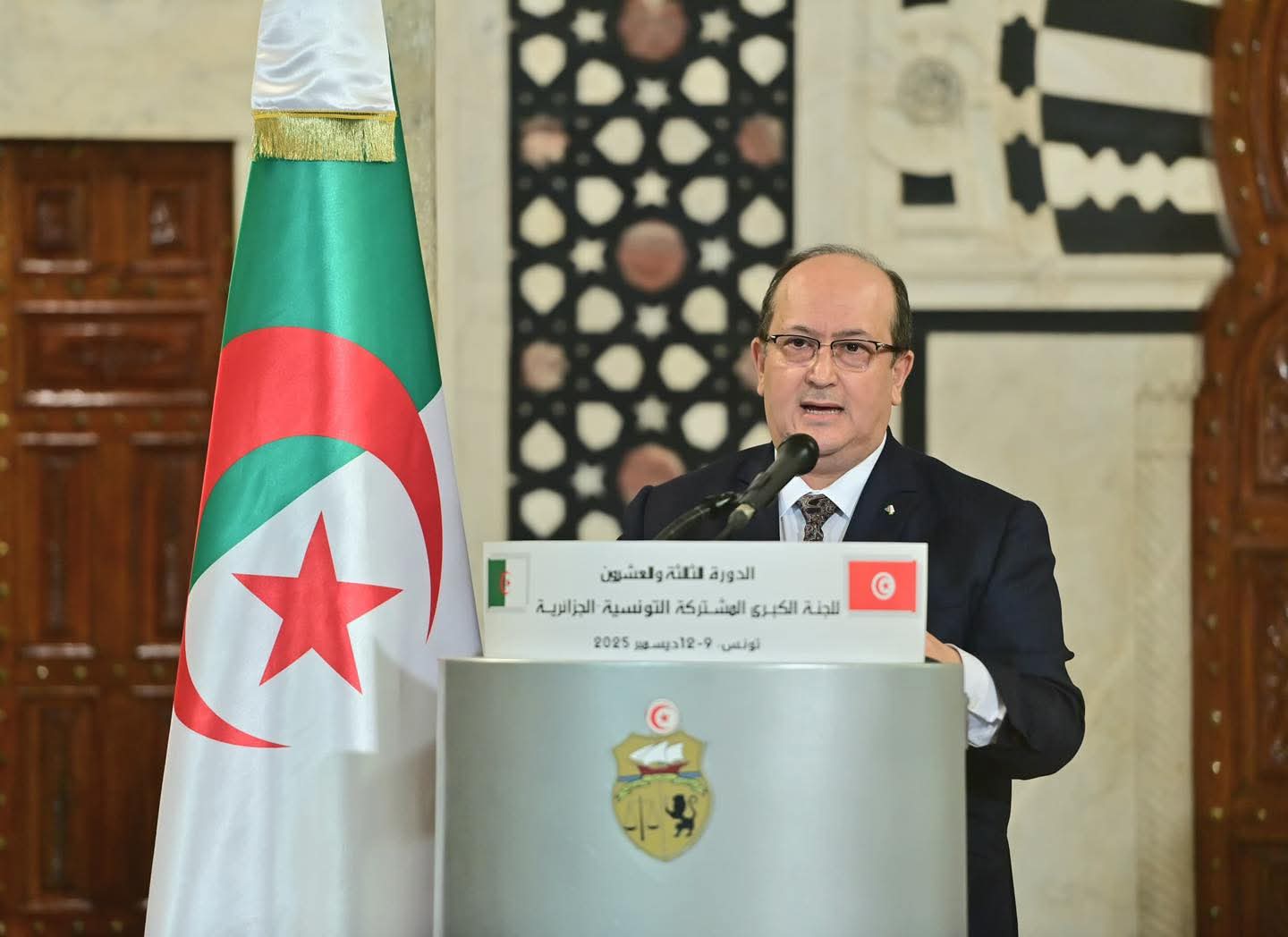 الوزير الأول: الجزائر وتونس تتجهان نحو شراكة استراتيجية متكاملة وتعميق التعاون في كل المجالات