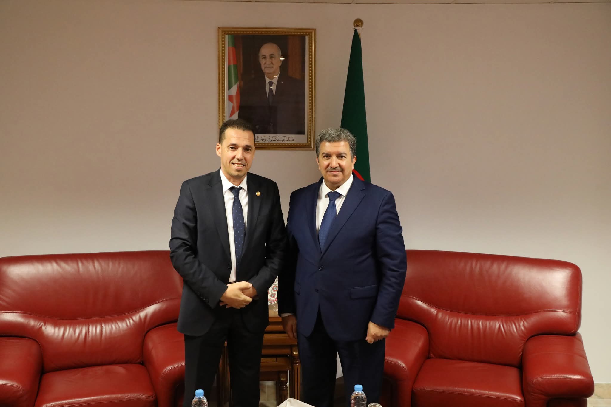 وزير الاتصال يلتقي نواب البرلمان