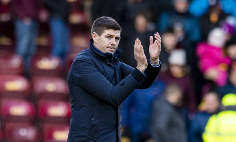 جيرارد: تصريحات صلاح ضد ليفربول خاطئة وفان دايك يجب أن يتدخل