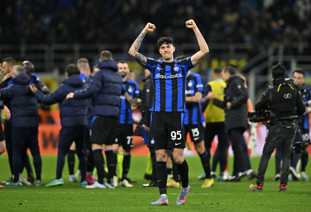 باستوني يرد على اهتمام برشلونة برسالة واضحة