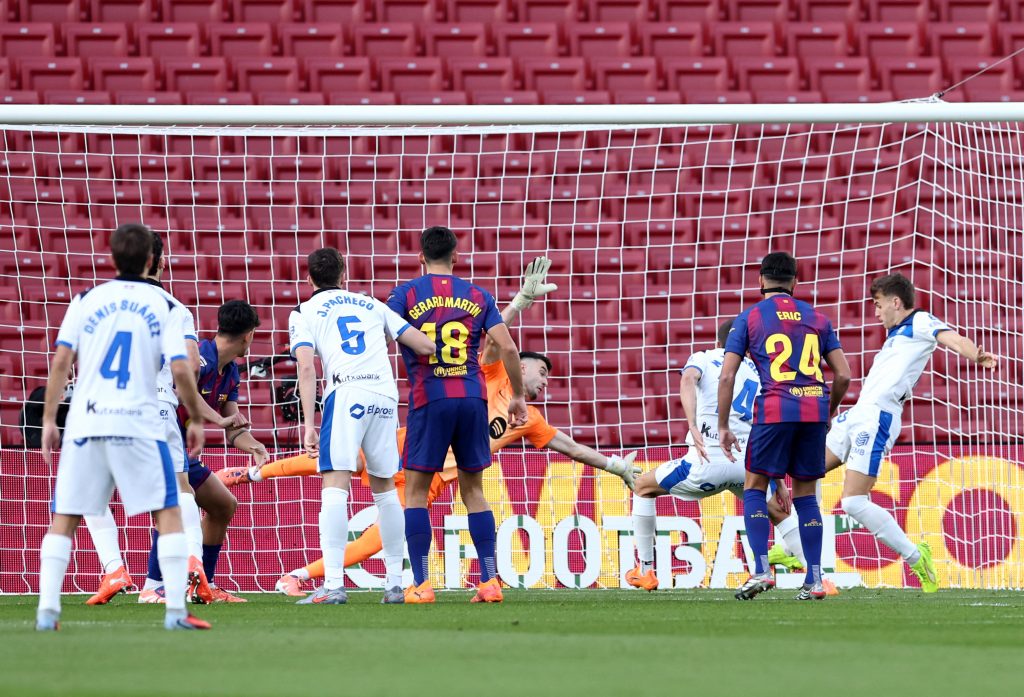 كورتوا برشلونة.. خوان جارسيا أكبر نجاحات ديكو