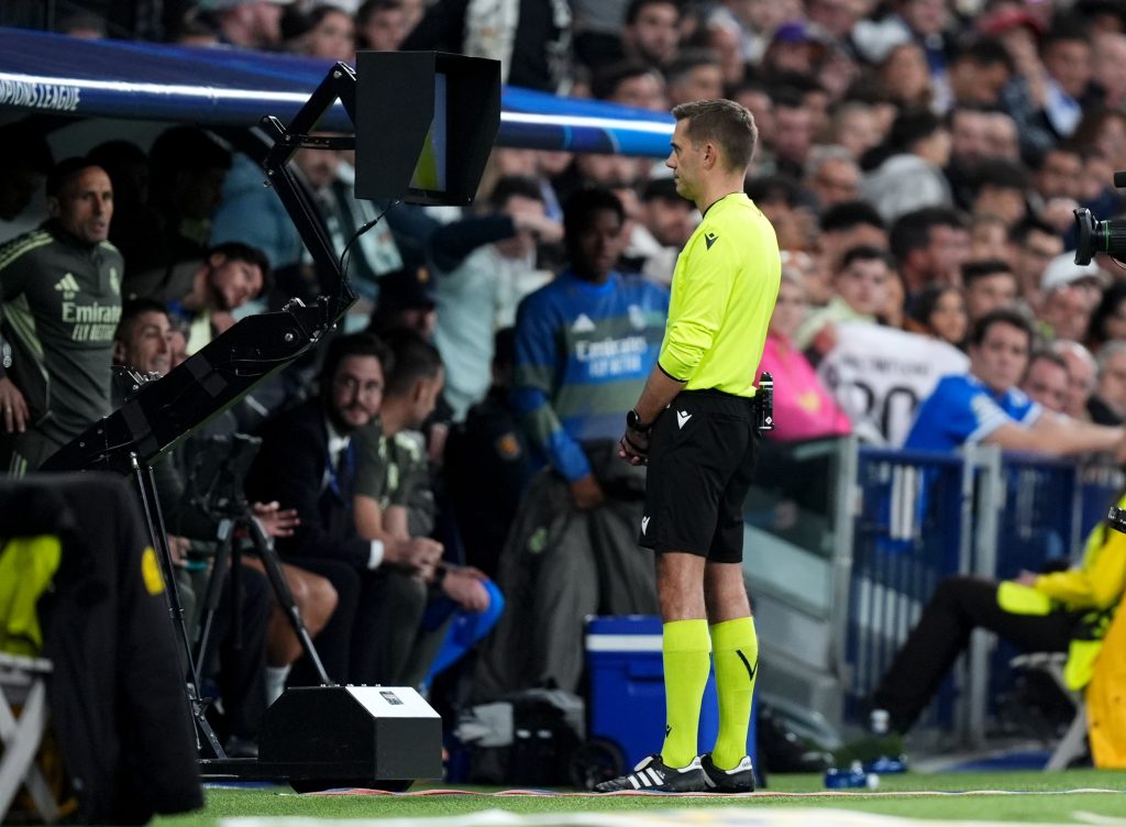 أسينسيو يهاجم التحكيم: لنا ركلة جزاء أمام مانشستر سيتي لكنها احتُسبت ضدنا فقط